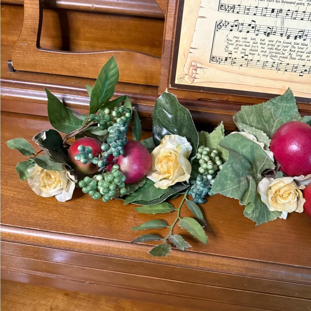 1992 Vintage Floral and Fruit Table Centerpiece